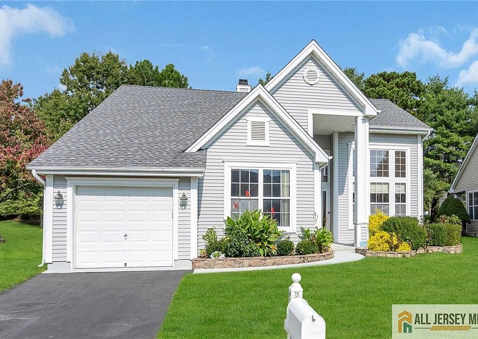 1st image of 17 Fountain View Dr
