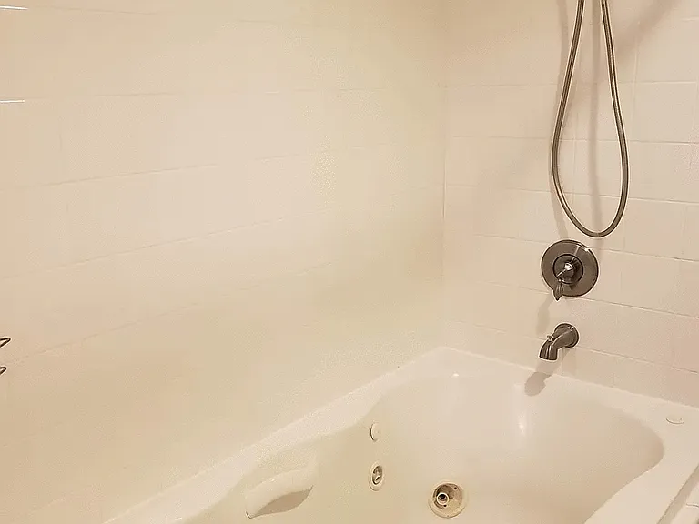704 NE 53rd St #3 — Photo 32