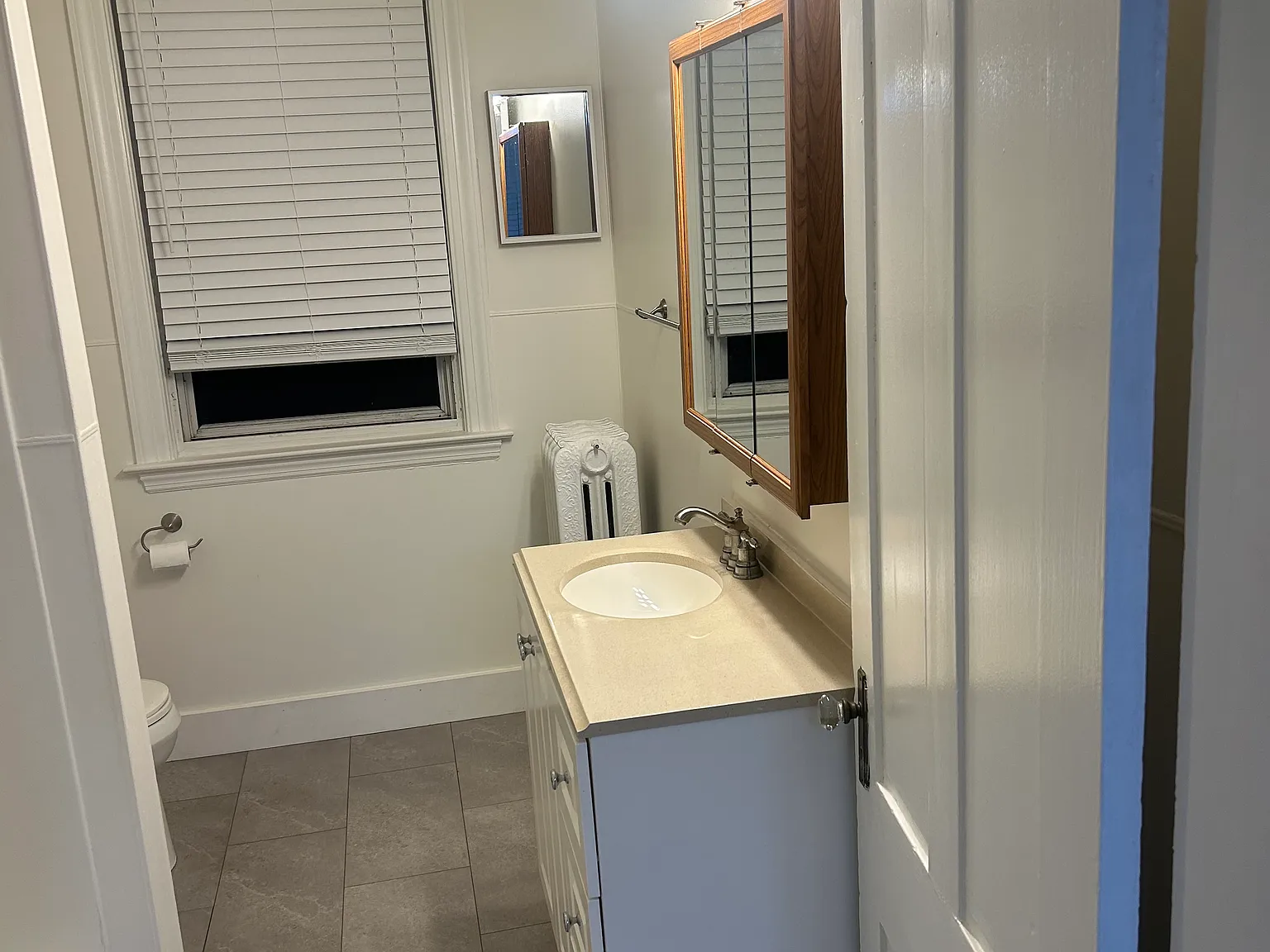 3 bed, 1200 sqft, $2,200 — Photo 4