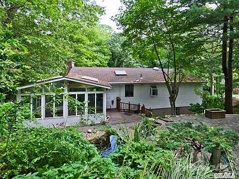 4th image of 34 Chateau Dr