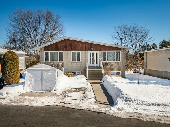 5575 Viau Pl, Brossard, QC J4W 1E7