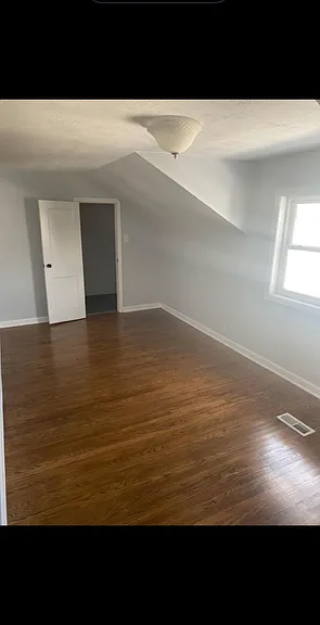 437 Saint Claire St #B — Photo 17