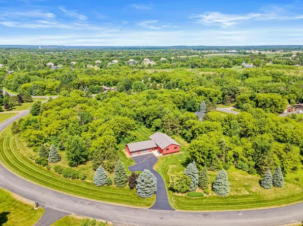 664 Red Maple Ln, Hudson, WI 54016