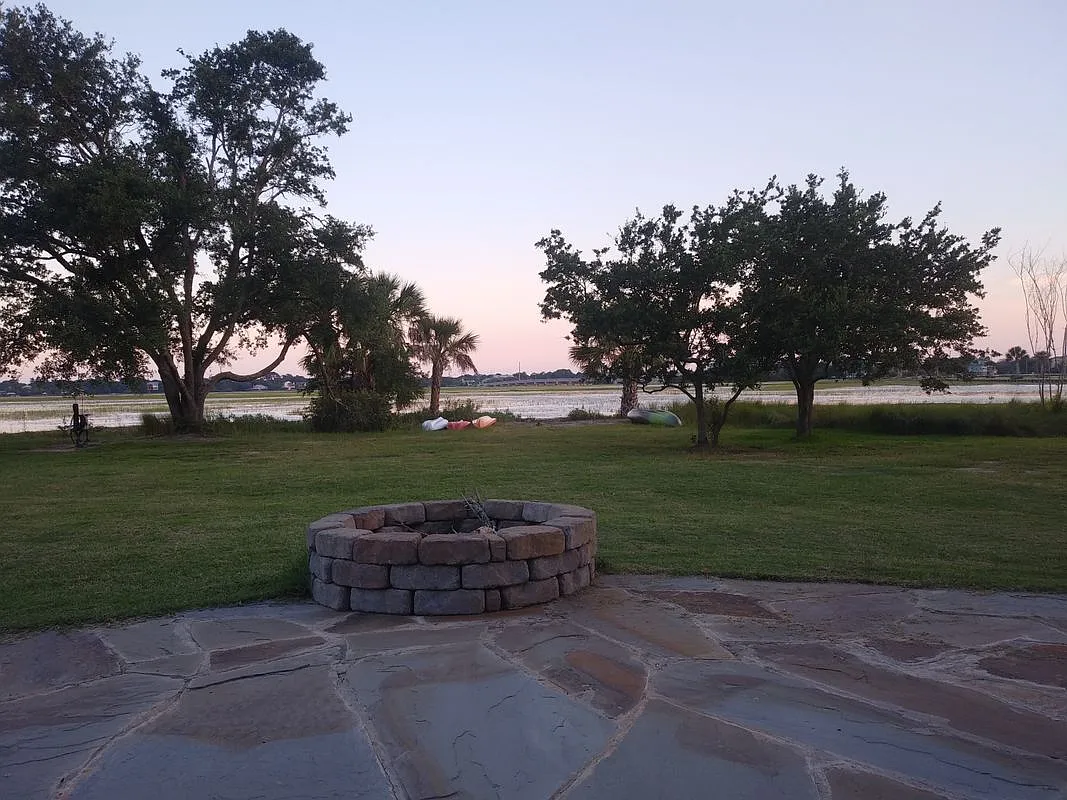 4 bed, 3.0 bath, 2041 sqft, $5,000 — Photo 2