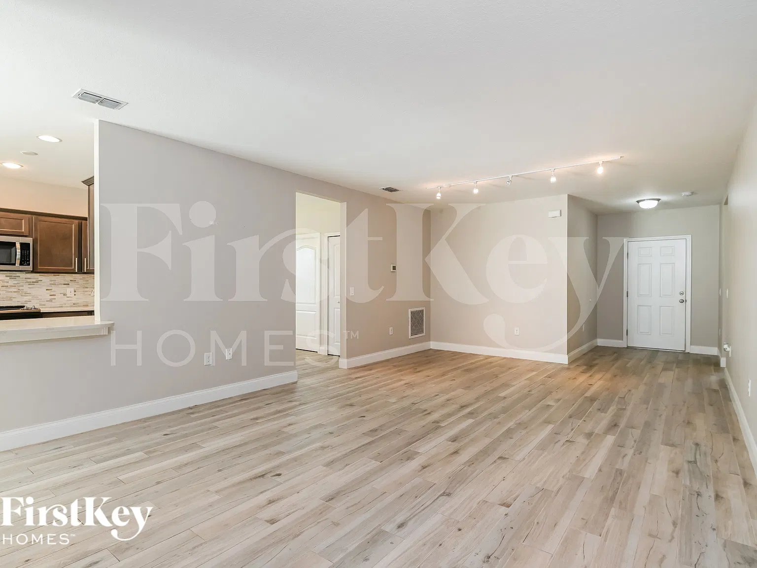 4 bed, 2.0 bath, 1877 sqft, $2,065 — Photo 2