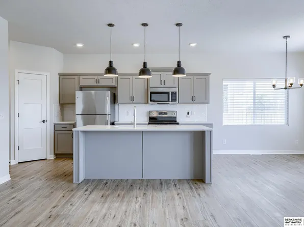 8016 N 86th Ave, Omaha, NE 68122