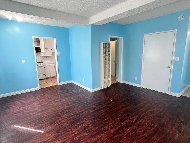 5042 Valley Blvd #4 — Photo 3