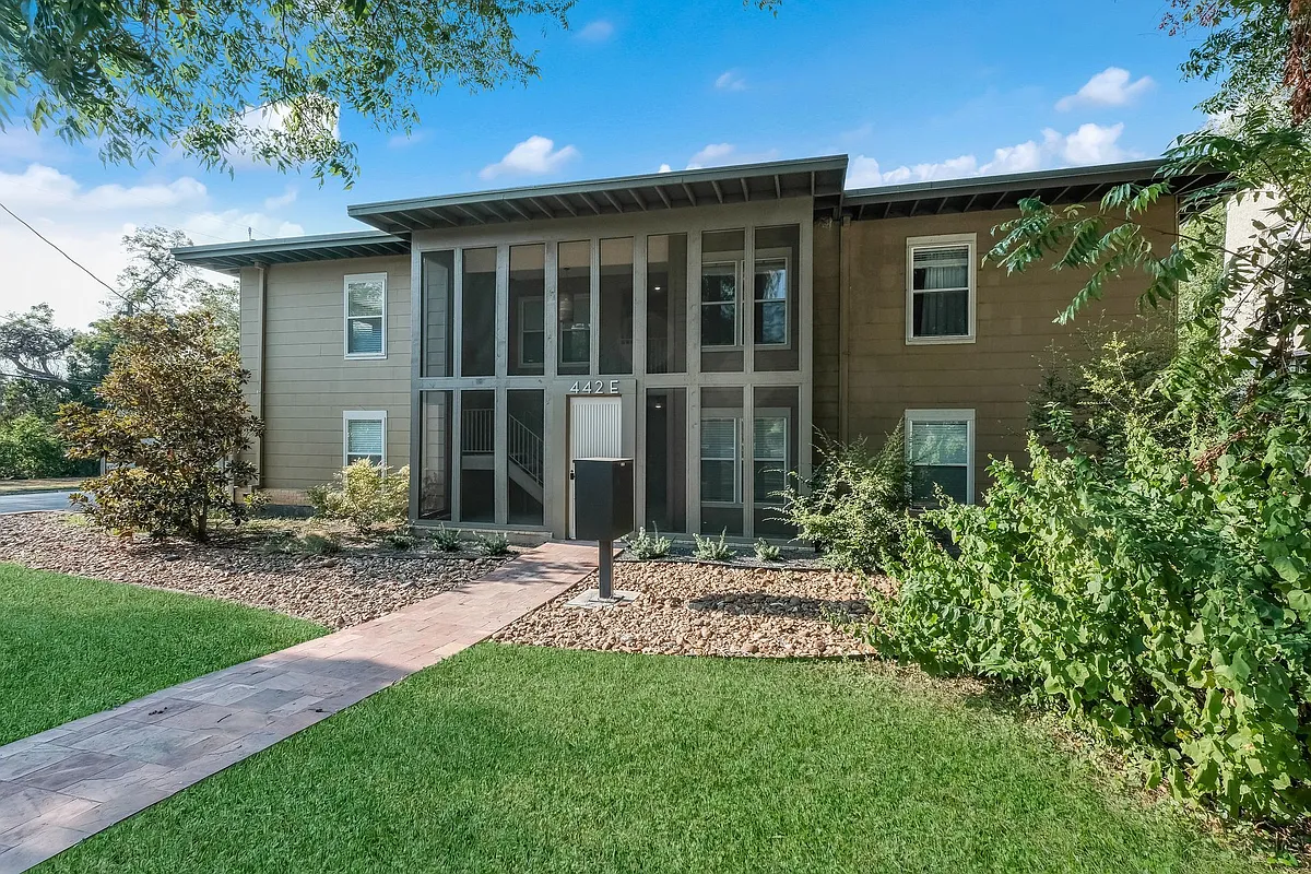 Building Photo - 442 E Huisache Ave #D