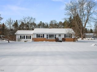 17796 Kenston Lake Dr, Chagrin Falls, OH 44023