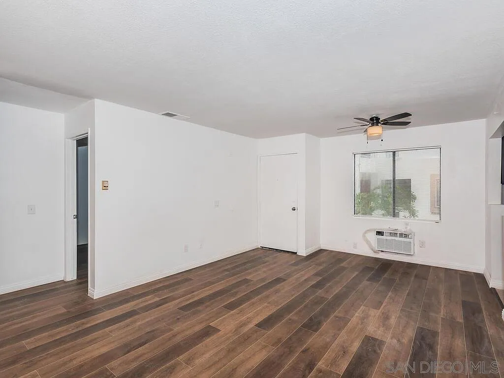 2 bed, 866 sqft, $2,700 — Photo 3
