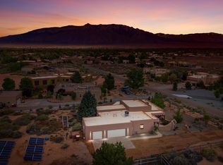 40 El Dorado Rd, Corrales, NM 87048