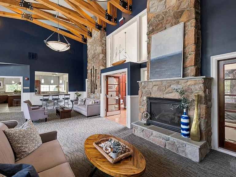 Stone Point Apartments — Photo 24