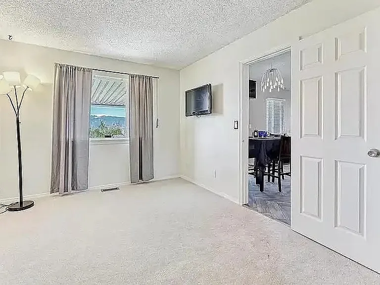 2330 Ambleside Dr — Photo 4
