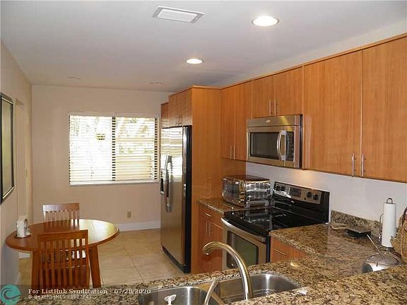 4th image of 447 Lakeview Dr APT 4