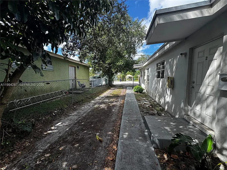 1950 Washington Ave #2 — Photo 3