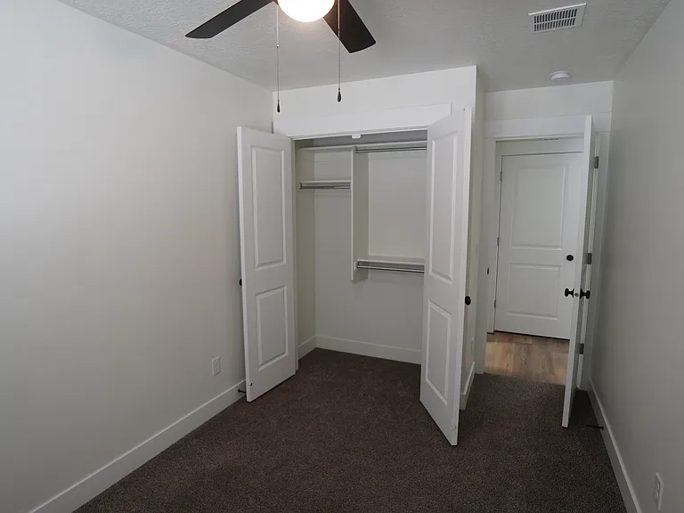 1565 S 150 W — Photo 15
