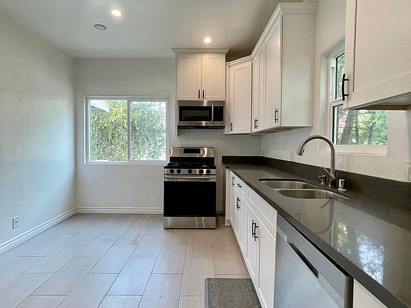 3rd image of 1439 Rexford Dr APT 5