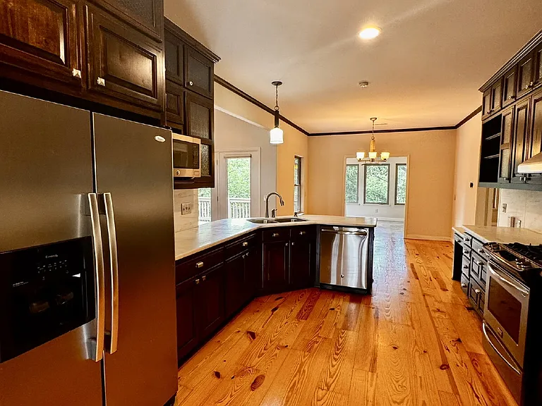 723 Lakeview Dr — Photo 9