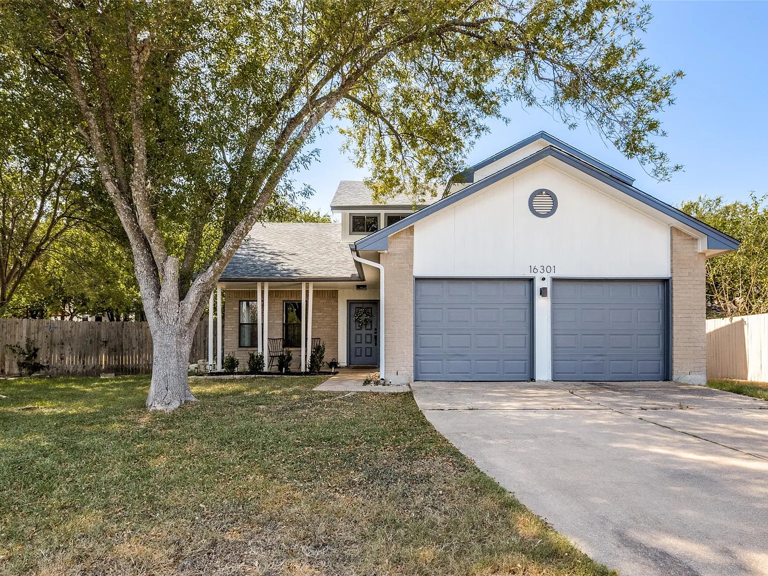 3 bed, 2.5 bath, 1498 sqft, $2,200 — Photo 1