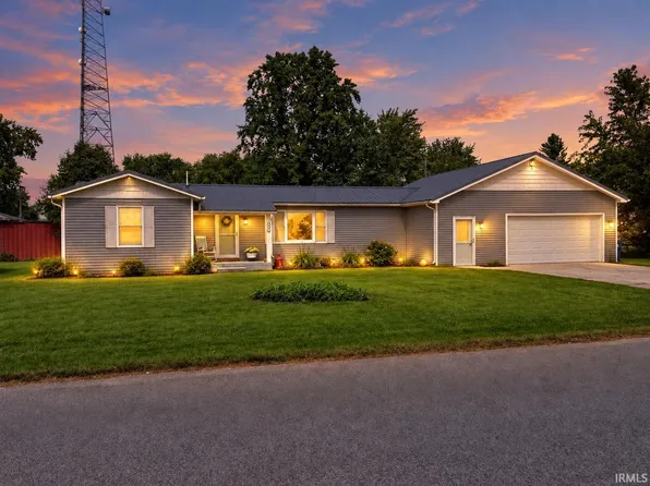 206 E Delaware St, Medaryville, IN 47957