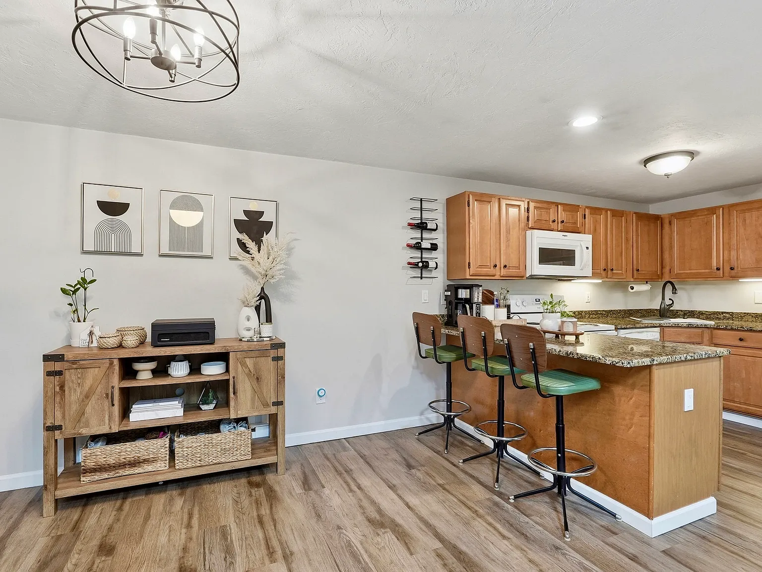 2 bed, 855 sqft, $2,100 — Photo 4