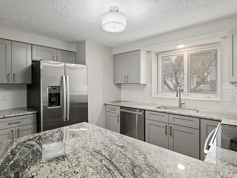 363 Lenora Ln — Photo 3