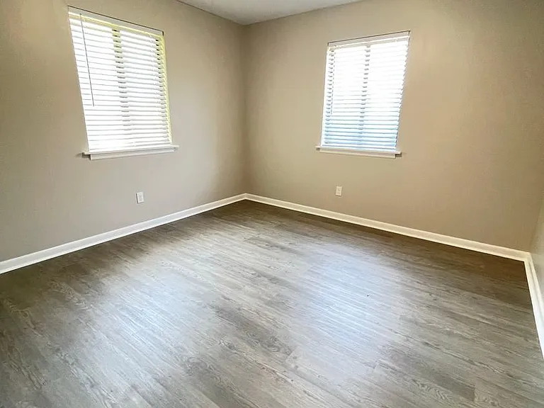 Pecan Manor Apartments — Photo 37