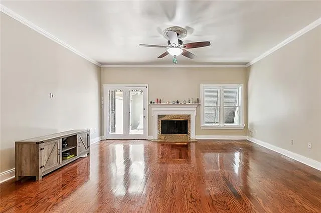 2 bed, 2.5 bath, 2212 sqft, $2,100 — Photo 3