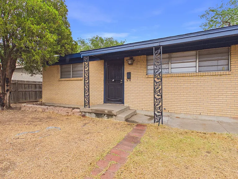 3319 Teckla Blvd — Photo 4
