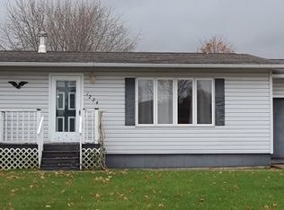 1224 N 6th St, Manchester, IA 52057