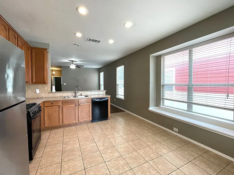 9109 Nathaniel Dr — Photo 5