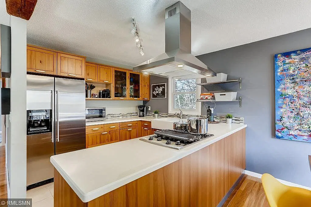 4501 Wilshire Blvd — Photo 1