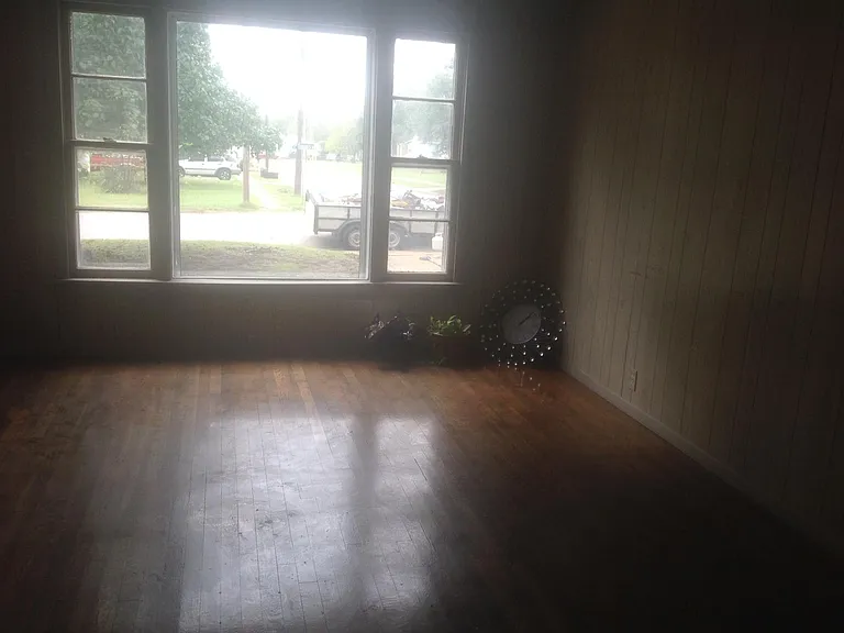 1423 E Thomas St — Photo 3
