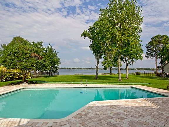 4th image of 7513 Lake Dr