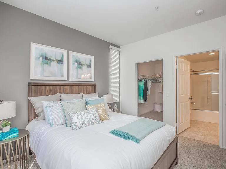 Laurel Vista Apartment Homes — Photo 24