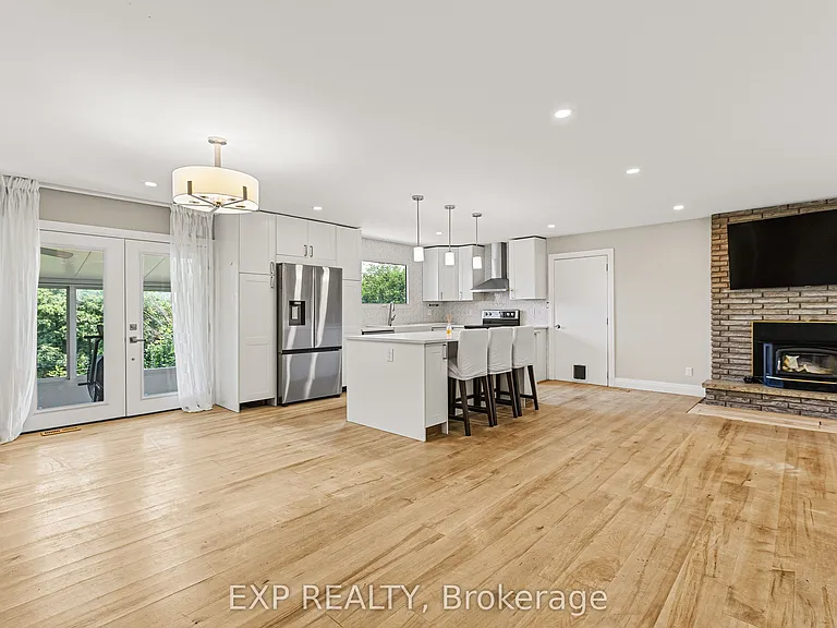 10 Queen Anne Cres — Photo 10