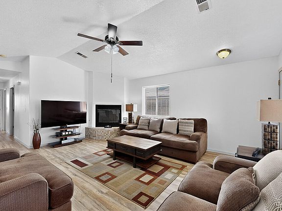 5th image of 602 Santa Fe Ave W