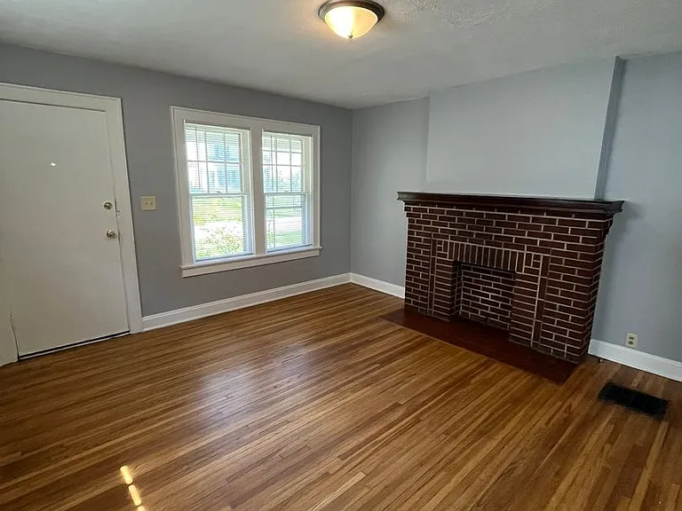 452-454 S Huron Ave — Photo 3