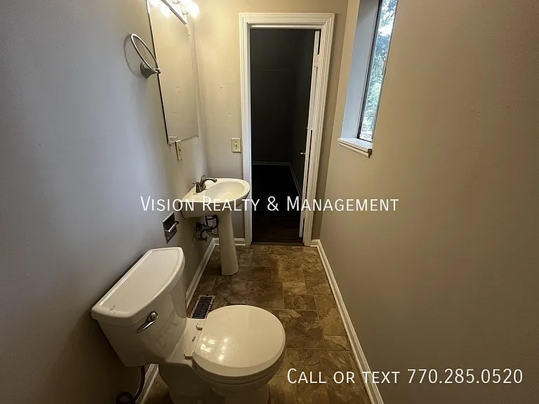 150 Castlegate Cir — Photo 26