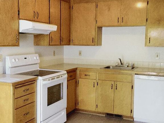 3rd image of 112 Rainier Ave S #A