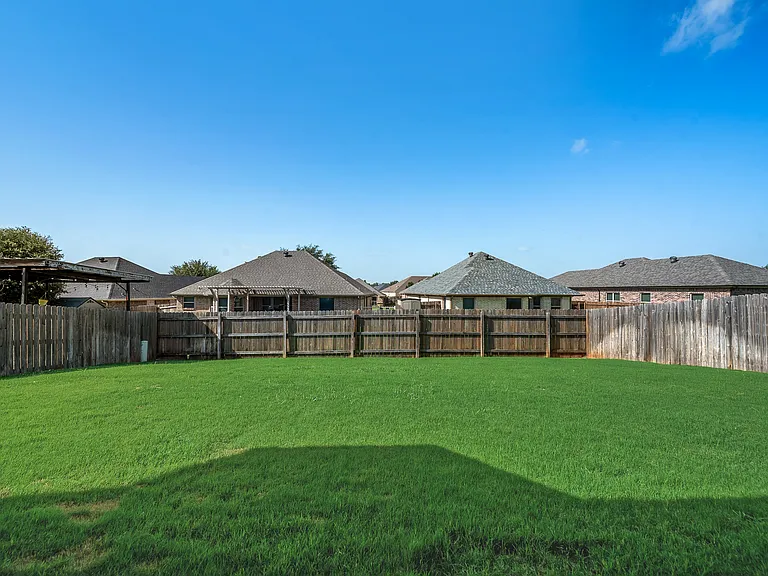 1037 Inverness Dr — Photo 16
