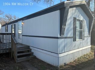 1904 NW Wilcox Ct, Topeka, KS 66608