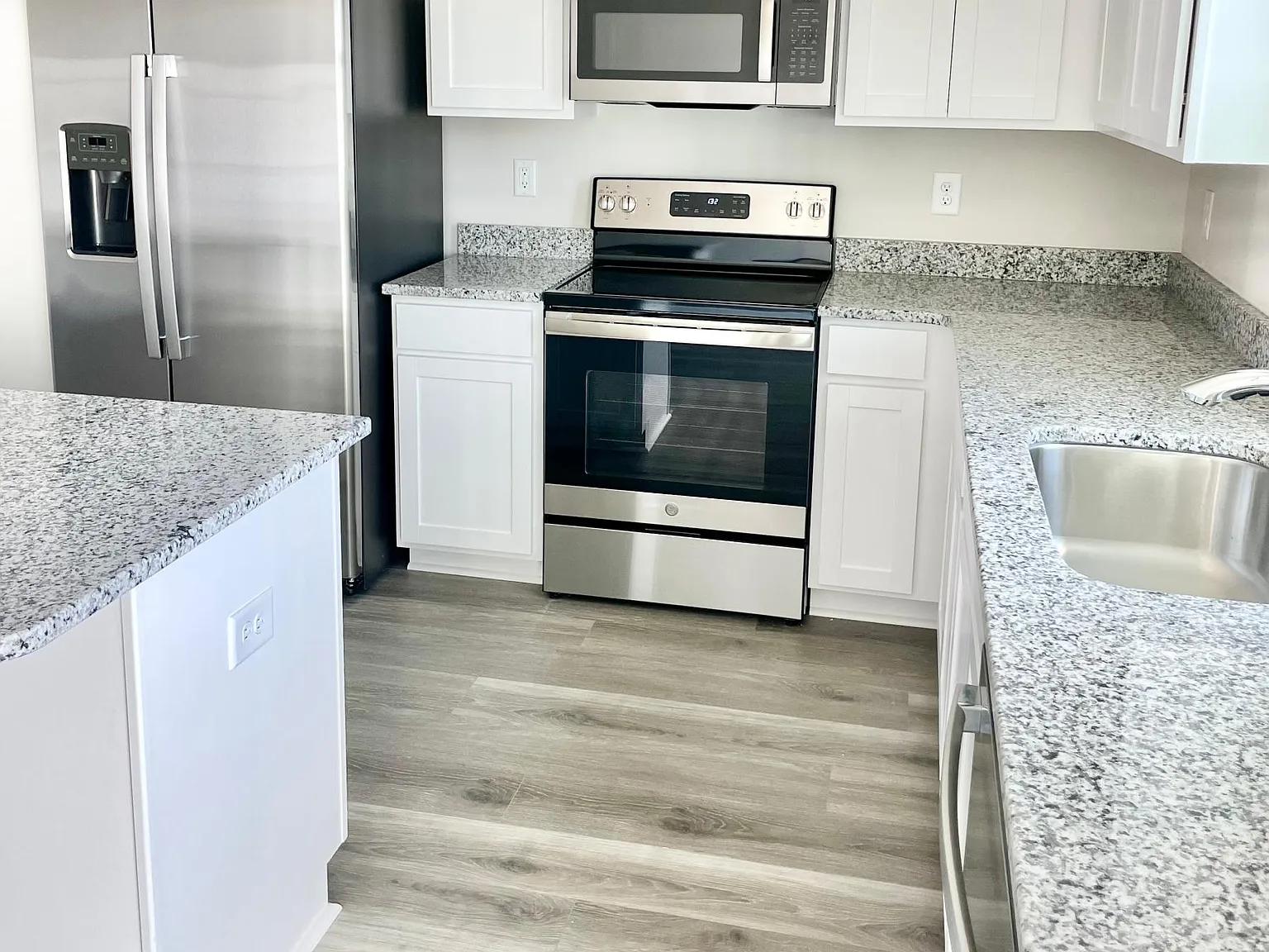 3 bed, 2.5 bath, 2442 sqft, $1,995 — Photo 1