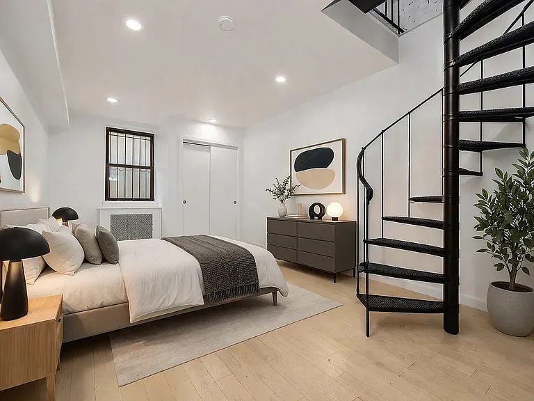 227 W 20th St #1D — Photo 3
