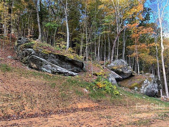 3rd image of 357 Autumn View Dr
