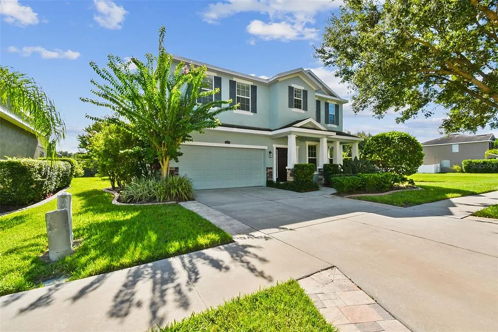 4 bed, 2.5 bath, 2731 sqft, $2,950 — Photo 2