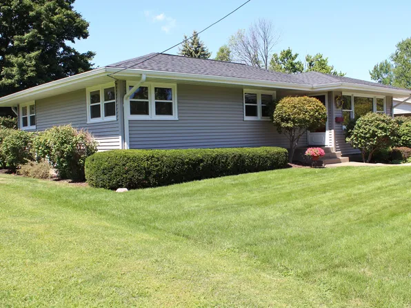 1446 Devitt Ave, Muscatine, IA 52761