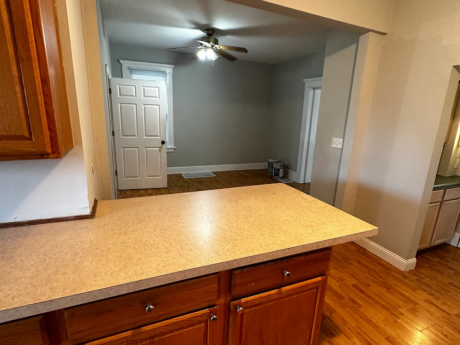 34 E Maynard Avenue — Photo 2