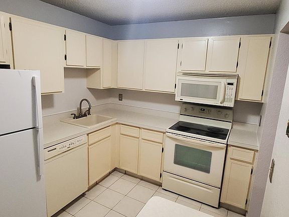 2nd image of 1700 Four Oaks Rd APT 321