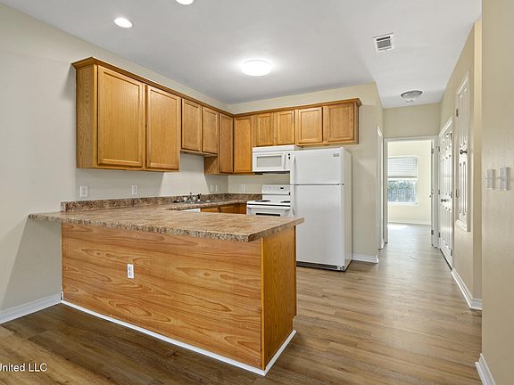 3rd image of 2300 Gladiolus St